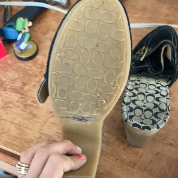 Size 8.5 Coach Rubber Heel dress up/down shoe!! - Picture 3 of 6